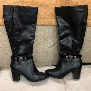 Knee high boots with heel